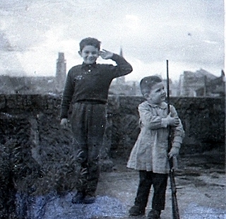 Ampliar: Con Marianito Rajoy na Casa Cortes, cara 1958